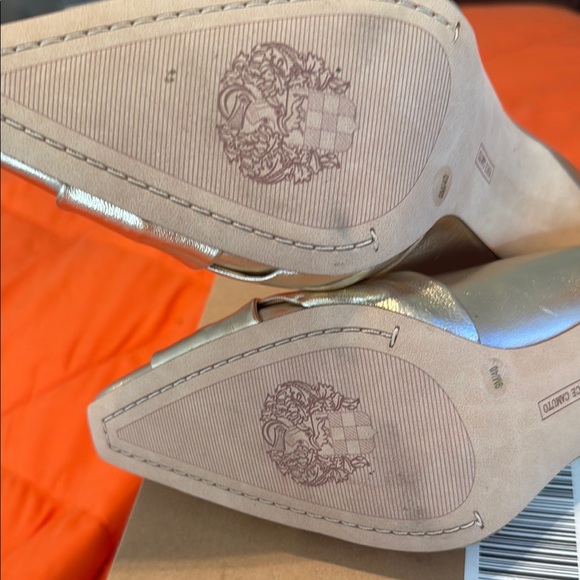 Vince Camuto Gold Heels with Bow Detail - Picture 7 of 16